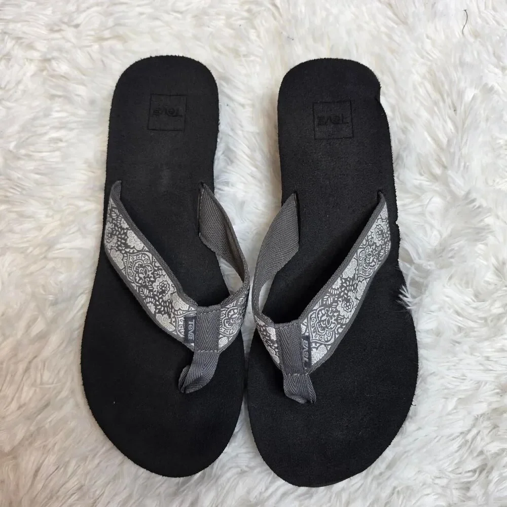 Teva Womans Black and Grey Sandals Sz 11